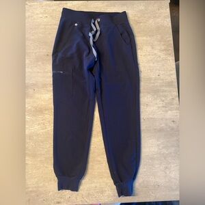Women’s Figs scrub bottoms. Jogger style.